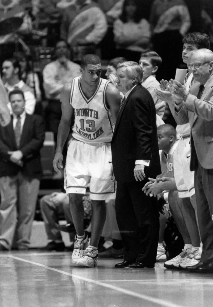 Okulaja mit Coach Dean Smith 
Foto: UNC